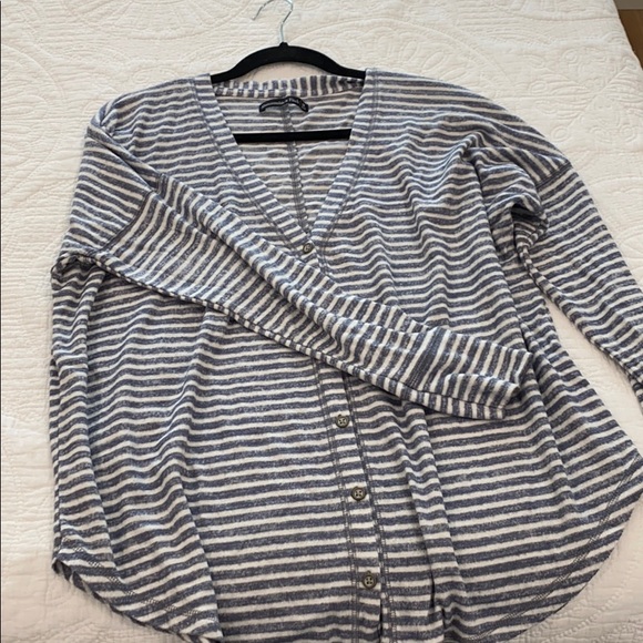 Abercrombie long sleeve - Picture 4 of 4